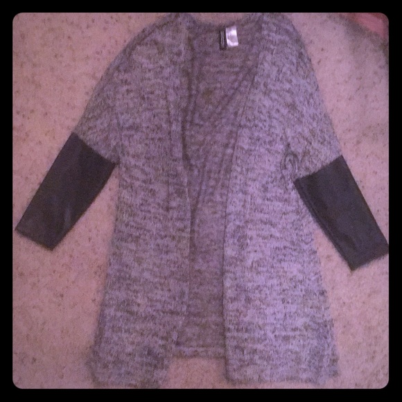 H&M Sweaters - H & M light weight cardigan